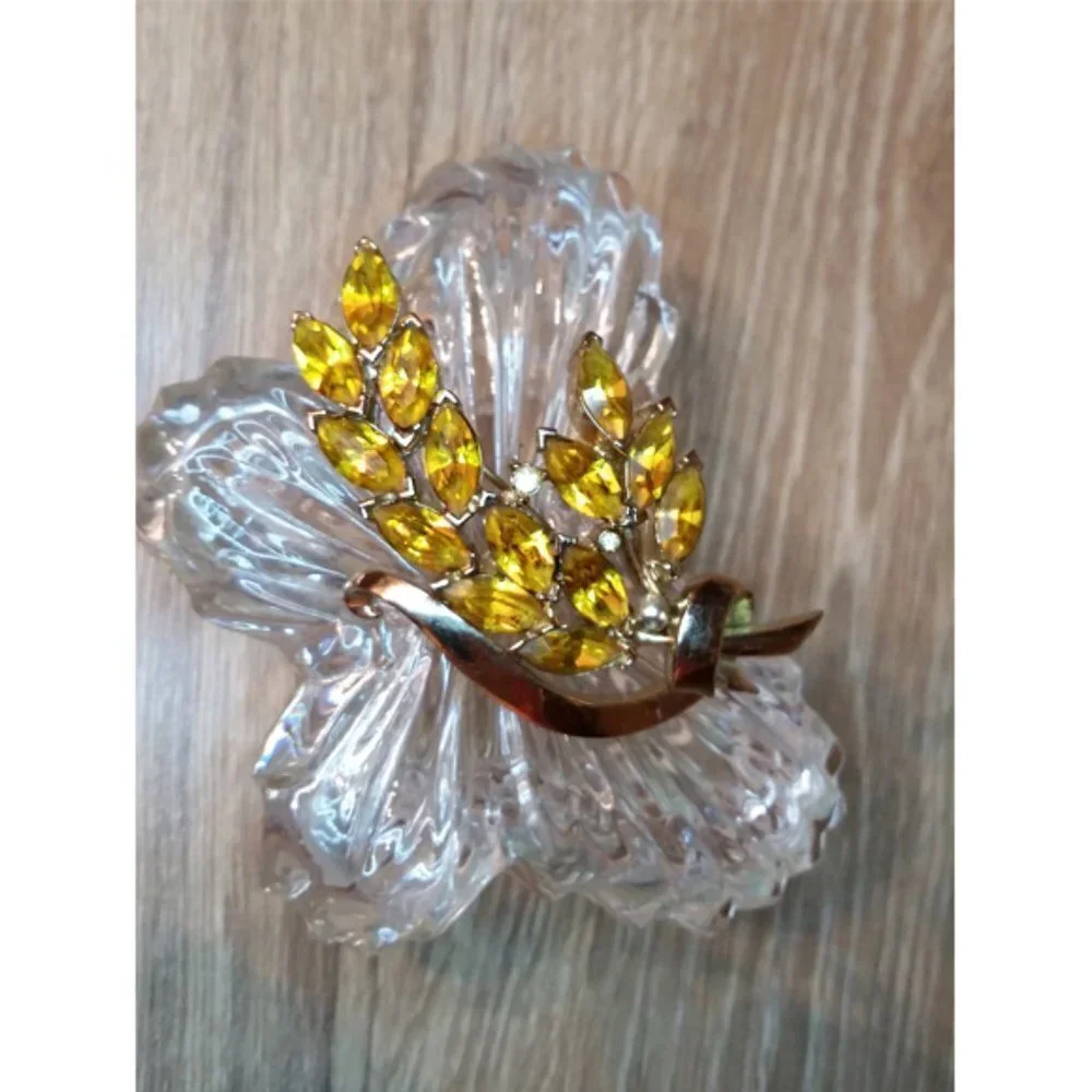 Vintage coro craft gold tone & rhinestones brooch dressy costume statement.